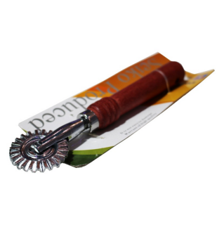 Нож с деревянной ручкой для чебуреков