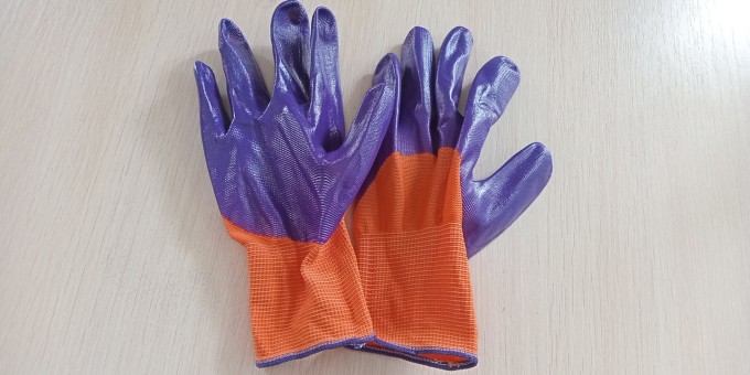 Перчатки нейлоновые облитые оранжево-фиолетовые(12пар)